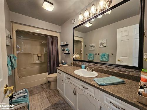 60 Pennsylvania Avenue, Wasaga Beach, ON - Indoor Photo Showing Bathroom