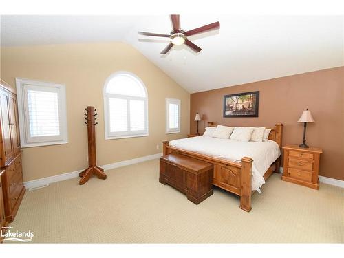 54 Williams Street, Collingwood, ON - Indoor Photo Showing Living Room