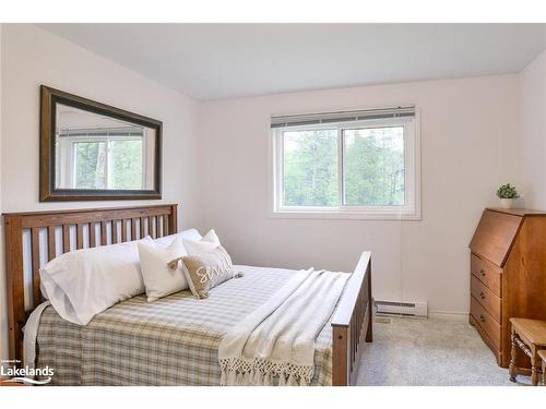 105 White House Road, Huntsville, ON - Indoor Photo Showing Bedroom