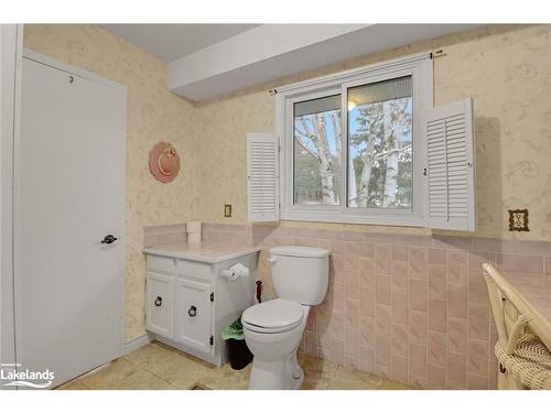 570 Phillip Street E, Gravenhurst, ON - Indoor Photo Showing Bathroom