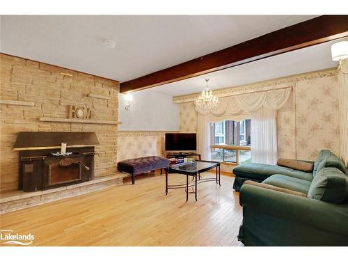 570 Phillip Street E, Gravenhurst, ON - Indoor Photo Showing Living Room With Fireplace