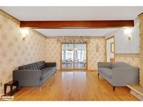 570 Phillip Street E, Gravenhurst, ON - Indoor Photo Showing Living Room