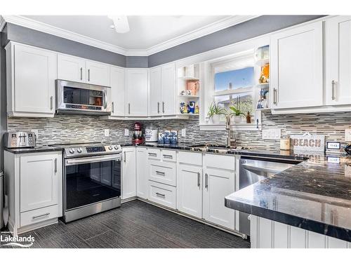 16 Smart Court, Collingwood, ON - Indoor Photo Showing Kitchen With Upgraded Kitchen