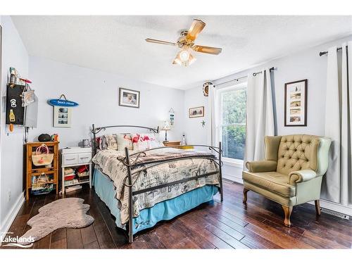 16 Smart Court, Collingwood, ON - Indoor Photo Showing Bedroom