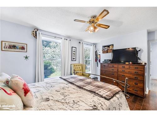 16 Smart Court, Collingwood, ON - Indoor Photo Showing Bedroom