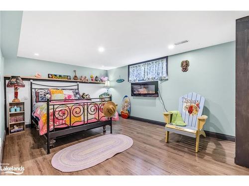 16 Smart Court, Collingwood, ON - Indoor Photo Showing Bedroom