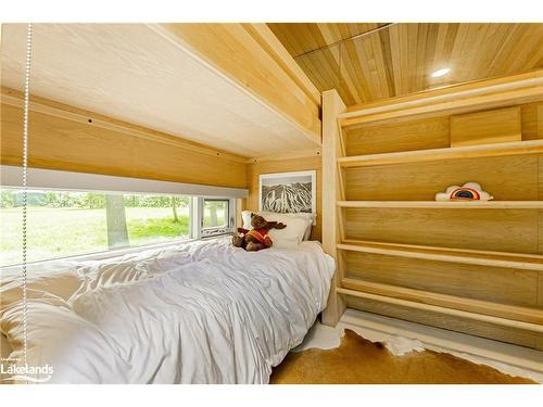 45 Ivy Lane, Orillia, ON - Indoor Photo Showing Bedroom