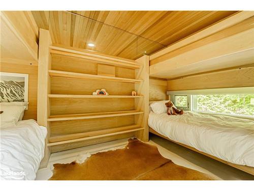 45 Ivy Lane, Orillia, ON - Indoor Photo Showing Bedroom