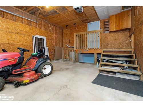 7277 36 37 Nottawasaga Side Road E, Clearview, ON - Indoor Photo Showing Garage