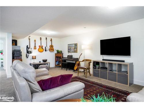 110 Admirals Trail, The Blue Mountains, ON - Indoor Photo Showing Living Room