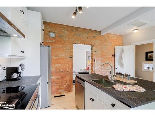 402 Third Street, Collingwood, ON - Indoor Photo Showing Kitchen