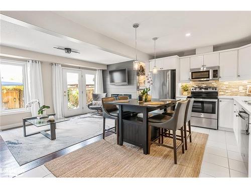 209 Hutchinson Drive, Alliston, ON - Indoor Photo Showing Kitchen With Upgraded Kitchen