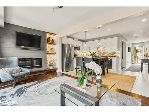 209 Hutchinson Drive, Alliston, ON - Indoor Photo Showing Living Room With Fireplace