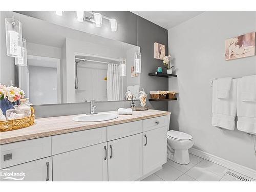 209 Hutchinson Drive, Alliston, ON - Indoor Photo Showing Bathroom