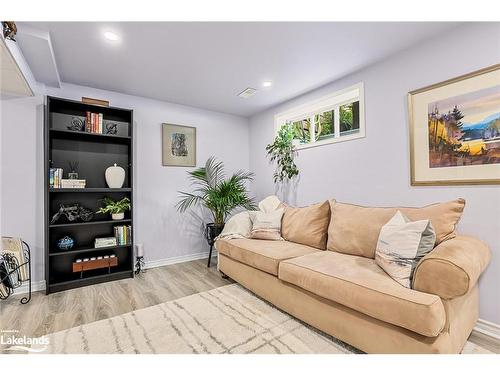 209 Hutchinson Drive, Alliston, ON - Indoor Photo Showing Living Room