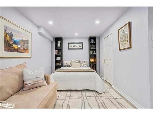 209 Hutchinson Drive, Alliston, ON - Indoor Photo Showing Bedroom