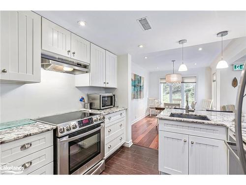 108-110 Fairway Court, The Blue Mountains, ON - Indoor Photo Showing Kitchen With Upgraded Kitchen