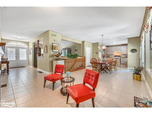 78 28Th Street N, Wasaga Beach, ON - Indoor Photo Showing Living Room