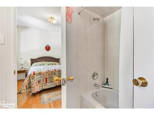 78 28Th Street N, Wasaga Beach, ON - Indoor Photo Showing Bathroom