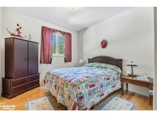 78 28Th Street N, Wasaga Beach, ON - Indoor Photo Showing Bedroom