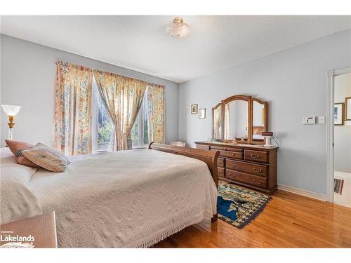 78 28Th Street N, Wasaga Beach, ON - Indoor Photo Showing Bedroom