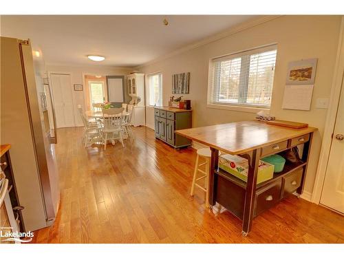 433 North Mary Lake Road, Huntsville, ON - Indoor Photo Showing Kitchen