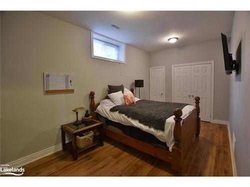 37 Wesley Avenue, Wasaga Beach, ON - Indoor Photo Showing Bedroom