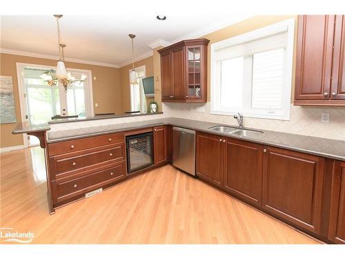 46 Waterfront Circle, Collingwood, ON - Indoor Photo Showing Kitchen With Double Sink