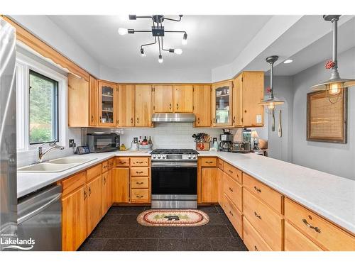 156 Lakeshore Drive, Sundridge, ON - Indoor Photo Showing Kitchen With Double Sink