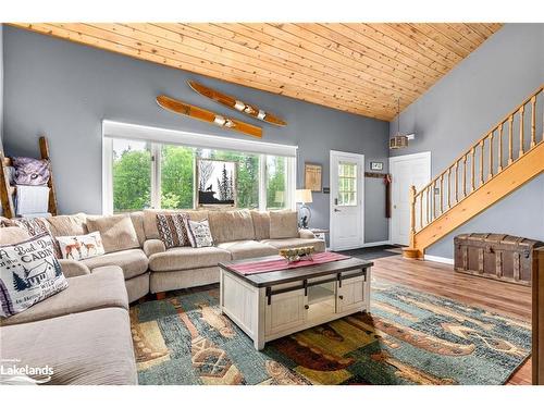 156 Lakeshore Drive, Sundridge, ON - Indoor Photo Showing Living Room