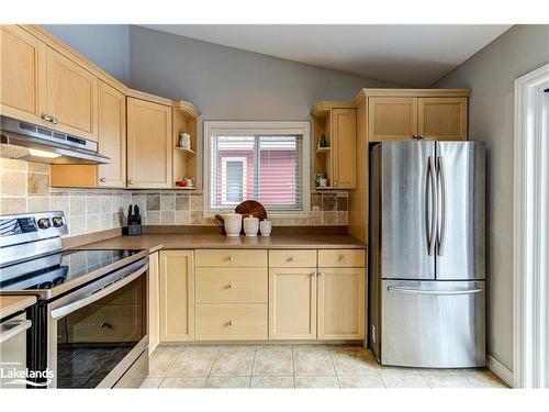 339 Robinson Road, Wasaga Beach, ON - Indoor Photo Showing Kitchen