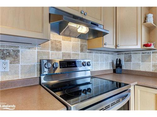 339 Robinson Road, Wasaga Beach, ON - Indoor Photo Showing Kitchen