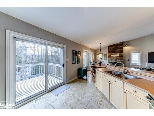 339 Robinson Road, Wasaga Beach, ON - Indoor Photo Showing Kitchen With Double Sink