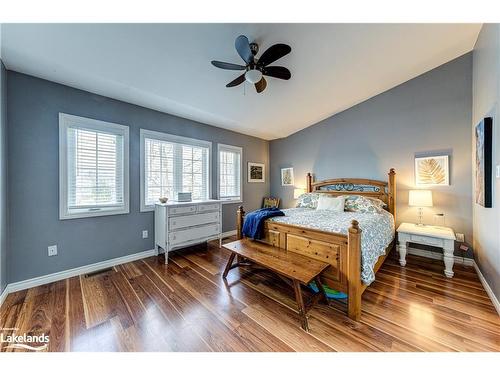 339 Robinson Road, Wasaga Beach, ON - Indoor Photo Showing Bedroom