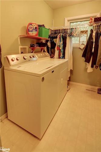 186 Lakewood Park Road, Huntsville, ON - Indoor Photo Showing Laundry Room