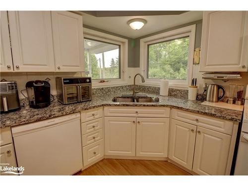 186 Lakewood Park Road, Huntsville, ON - Indoor Photo Showing Kitchen With Double Sink