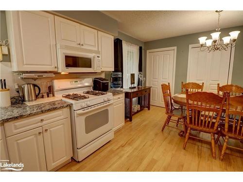 186 Lakewood Park Road, Huntsville, ON - Indoor Photo Showing Kitchen