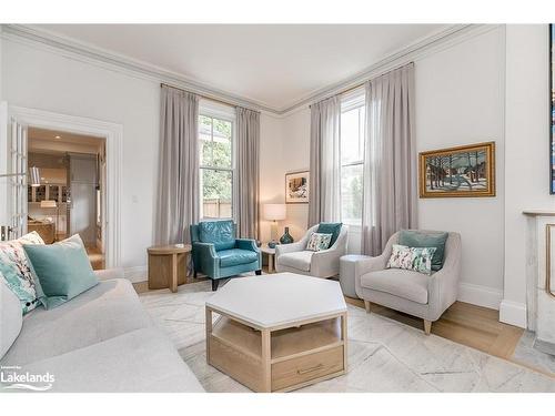 329 Third Street, Collingwood, ON - Indoor Photo Showing Living Room