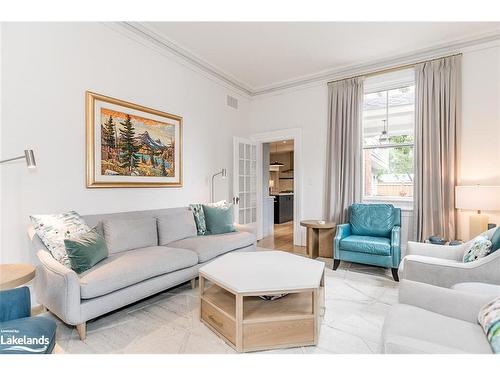 329 Third Street, Collingwood, ON - Indoor Photo Showing Living Room