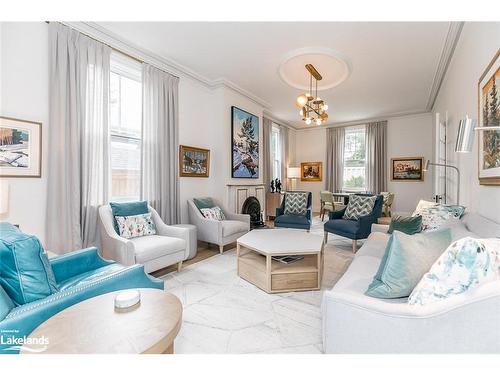 329 Third Street, Collingwood, ON - Indoor Photo Showing Living Room