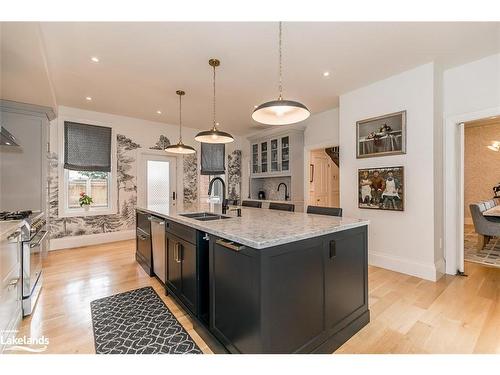 329 Third Street, Collingwood, ON - Indoor Photo Showing Kitchen With Double Sink With Upgraded Kitchen