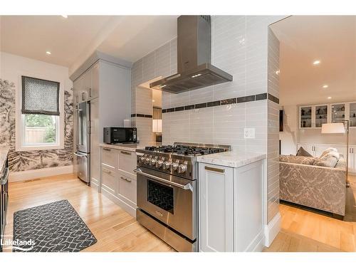 329 Third Street, Collingwood, ON - Indoor Photo Showing Kitchen With Upgraded Kitchen