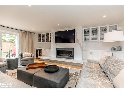 329 Third Street, Collingwood, ON - Indoor Photo Showing Living Room With Fireplace