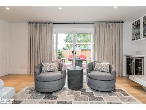 329 Third Street, Collingwood, ON - Indoor Photo Showing Living Room