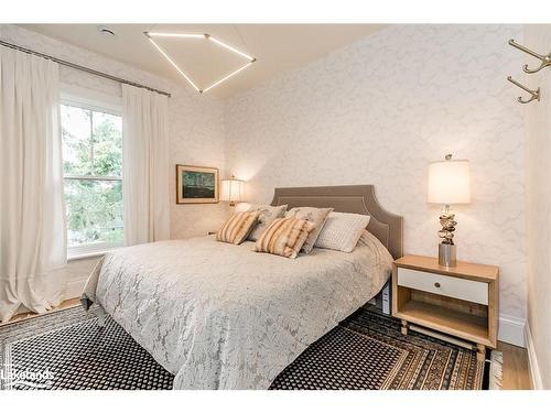 329 Third Street, Collingwood, ON - Indoor Photo Showing Bedroom