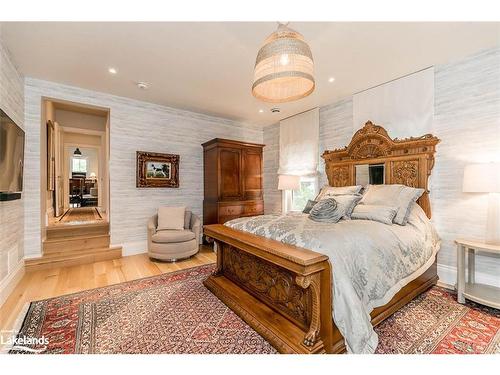 329 Third Street, Collingwood, ON - Indoor Photo Showing Bedroom