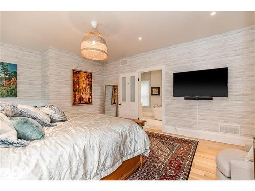 329 Third Street, Collingwood, ON - Indoor Photo Showing Bedroom