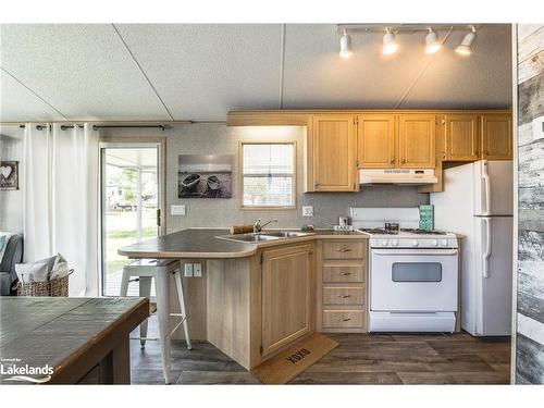 46 Lakeshore Road, Midland, ON - Indoor Photo Showing Kitchen With Double Sink