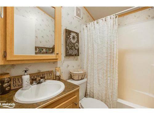 46 Lakeshore Road, Midland, ON - Indoor Photo Showing Bathroom