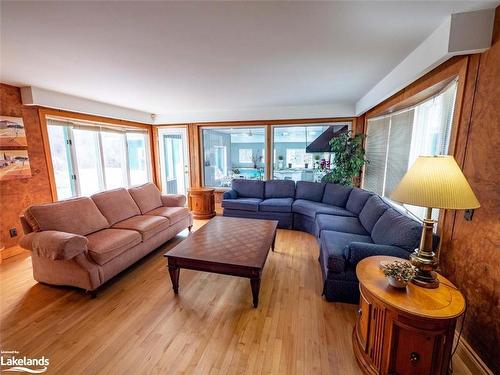 4361 12 Highway S, Ramara, ON - Indoor Photo Showing Living Room